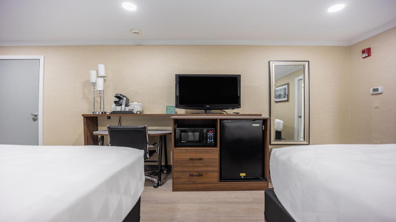 Holiday Inn Plainview-Long Island By Ihg Zewnętrze zdjęcie