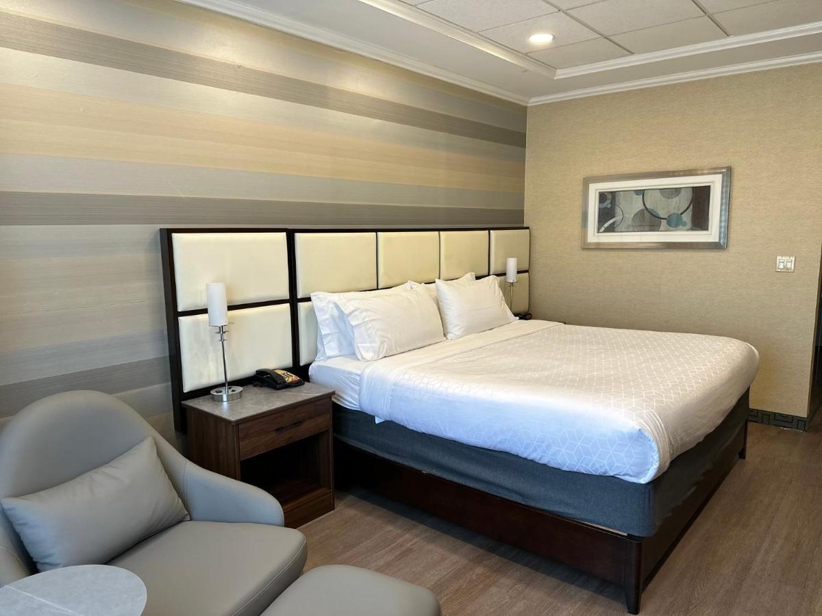 Holiday Inn Plainview-Long Island By Ihg Zewnętrze zdjęcie
