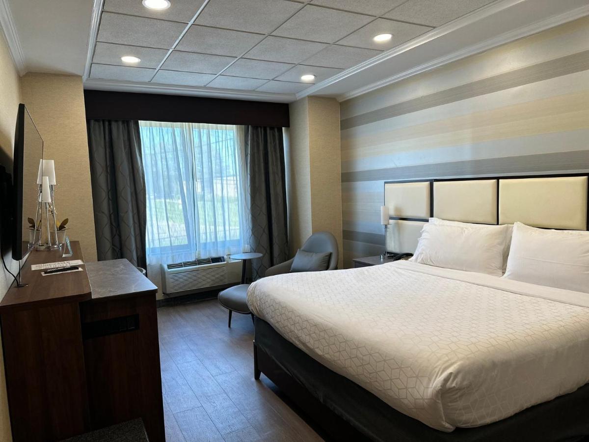 Holiday Inn Plainview-Long Island By Ihg Zewnętrze zdjęcie