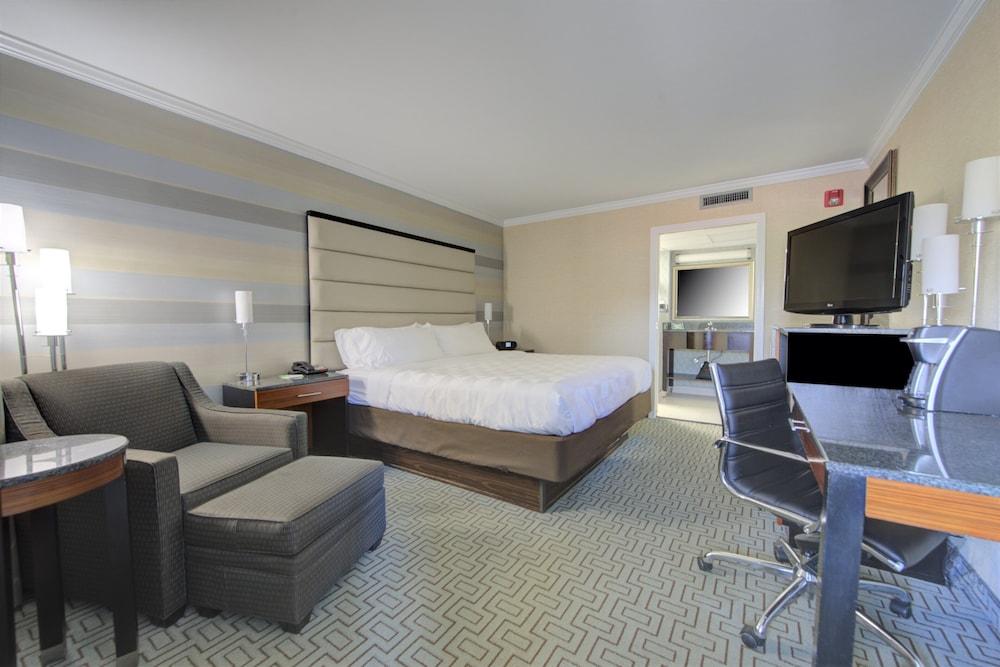 Holiday Inn Plainview-Long Island By Ihg Zewnętrze zdjęcie