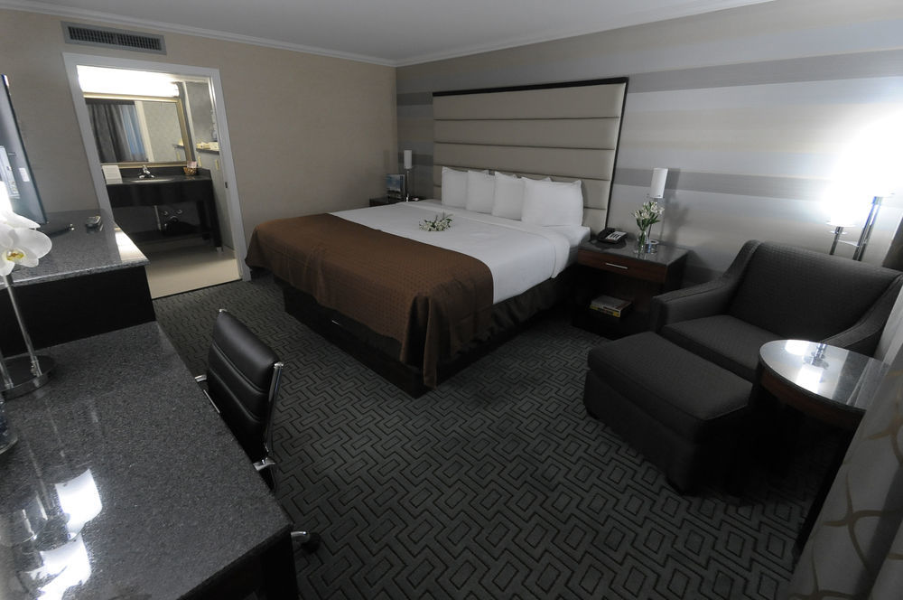 Holiday Inn Plainview-Long Island By Ihg Zewnętrze zdjęcie